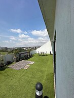 Peravi Suites at the Signature