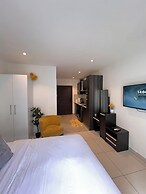 Peravi Suites at the Signature