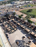Peravi Suites at the Signature