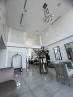 Peravi Suites at the Signature