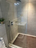 Peravi Suites at the Signature