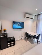 Peravi Suites at the Signature