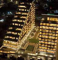 Peravi Suites at the Signature