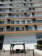 Peravi Suites at the Signature