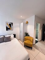Peravi Suites at the Signature