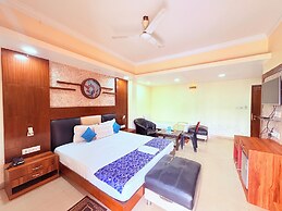 Hotel Park Prime with Swimming Pool