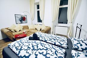 Cozy 2BR Apartment Near Augarten