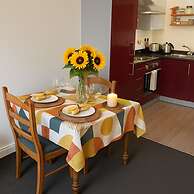 Newly Decorated Studio Apartment -city Centre- Sleeps 2
