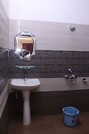 Royal Chetan Inn