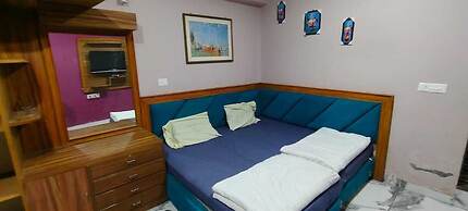 Hotel Karishma Palace Badnawar