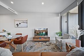 Apartment With Gym and Indoor Pool Access