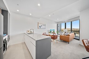 Apartment With Gym and Indoor Pool Access