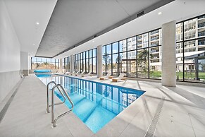 Apartment With Gym and Indoor Pool Access