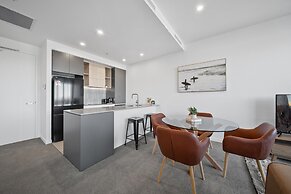 Apartment With Gym and Indoor Pool Access