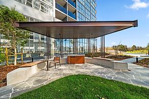 Apartment With Gym and Indoor Pool Access