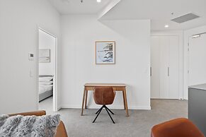 Apartment With Gym and Indoor Pool Access