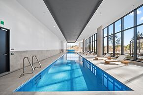 Apartment With Gym and Indoor Pool Access