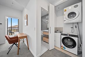 Apartment With Gym and Indoor Pool Access