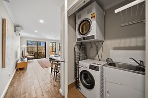 Stylish Townhouse With Private Courtyard