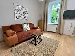 Lovely Studio for 4 with Garden
