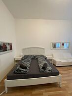 Cozy Studio Apt Near Rathausplatz