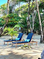 Turtle Beach Sanctuary Utila