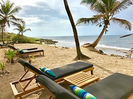 Turtle Beach Sanctuary Utila
