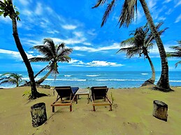 Turtle Beach Sanctuary Utila