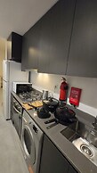 Kuro Elegant Living