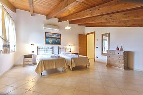 Village with swimming pool just a few minutes from Alghero
