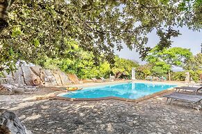 Village with swimming pool just a few minutes from Alghero
