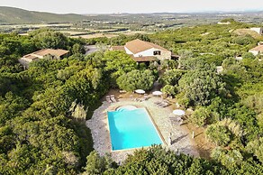 Village with swimming pool just a few minutes from Alghero