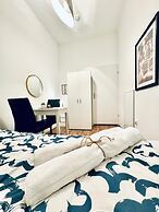 5BR Apartment for 10 Near Alterlaa