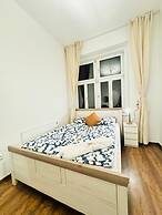5BR Apartment for 10 Near Alterlaa