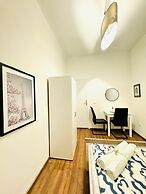 5BR Apartment for 10 Near Alterlaa