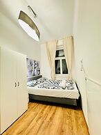 5BR Apartment for 10 Near Alterlaa