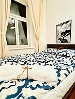 5BR Apartment for 10 Near Alterlaa
