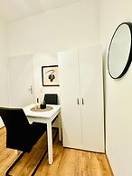 5BR Apartment for 10 Near Alterlaa