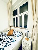 5BR Apartment for 10 Near Alterlaa