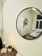 5BR Apartment for 10 Near Alterlaa