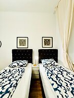 5BR Apartment for 10 Near Alterlaa