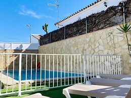 Amplio Chalet con Piscina
