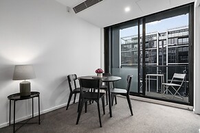 City Stay Steps From Yarra River Walks