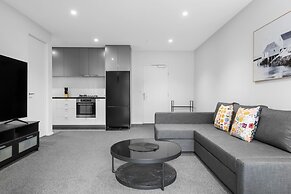 City Stay Steps From Yarra River Walks
