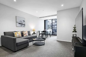 City Stay Steps From Yarra River Walks