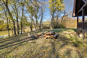 Cabin Along Rough River! Views, Fire Pit & Grill