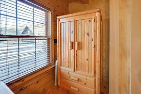 Cabin Along Rough River! Views, Fire Pit & Grill