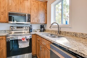 6 Mi to Rough River Lake! Waterfront Home w/ Deck