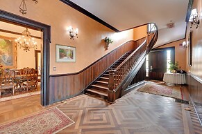 Walk to Golf Course: Spacious Rough River Retreat!