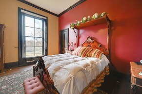 Walk to Golf Course: Spacious Rough River Retreat!